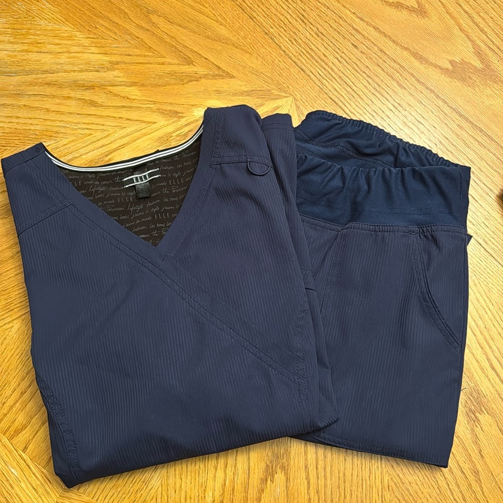 Women’s Scrubs.